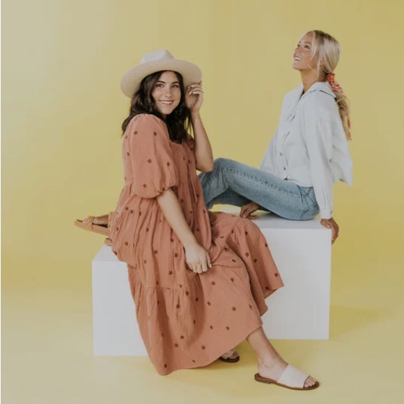 NWOT embroidered The Lindsay Dress - Picture 7 of 7